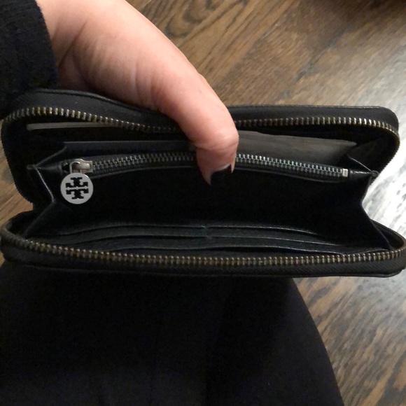 Tory Burch wallet - Picture 2 of 2